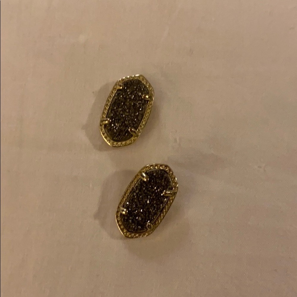Kendra Scott studs.